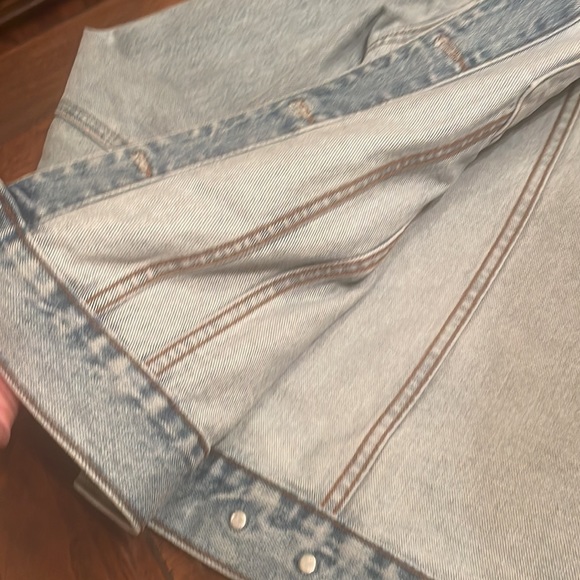 J Crew Jean/Denim Jacket Light Wash - Picture 6 of 12